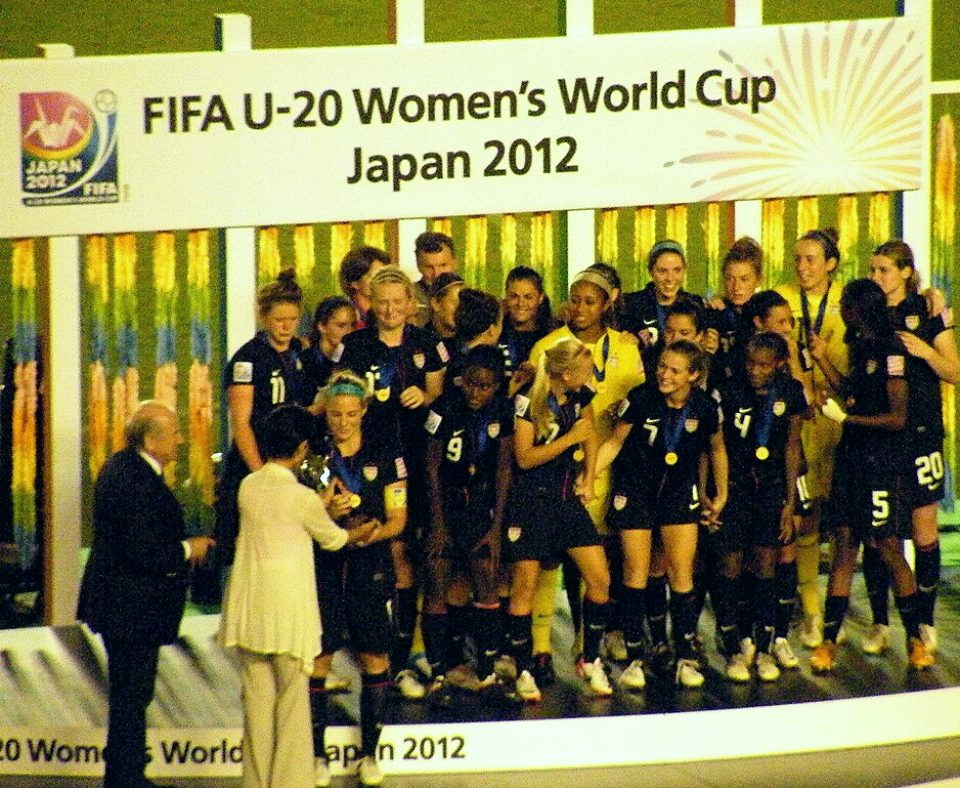 世界足坛球星动态赛场观察：从贝林厄姆的「关键球员的发挥」说起